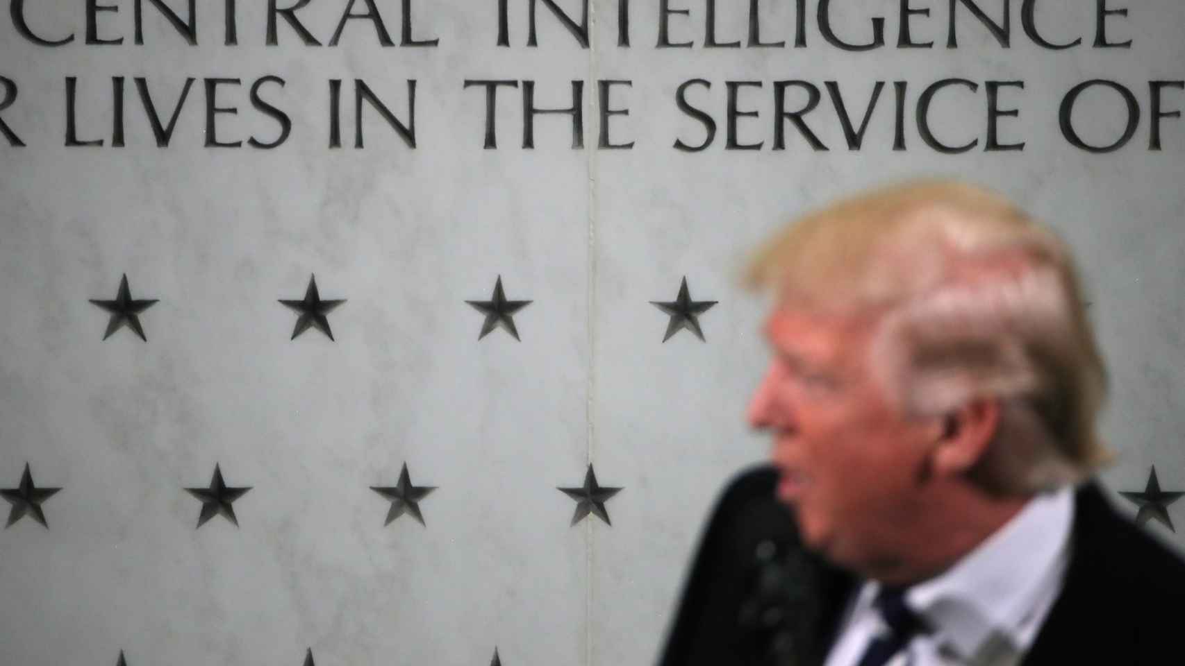 Trump trata de hacer las paces con los servicios de inteligencia durante un discurso en la CIA.