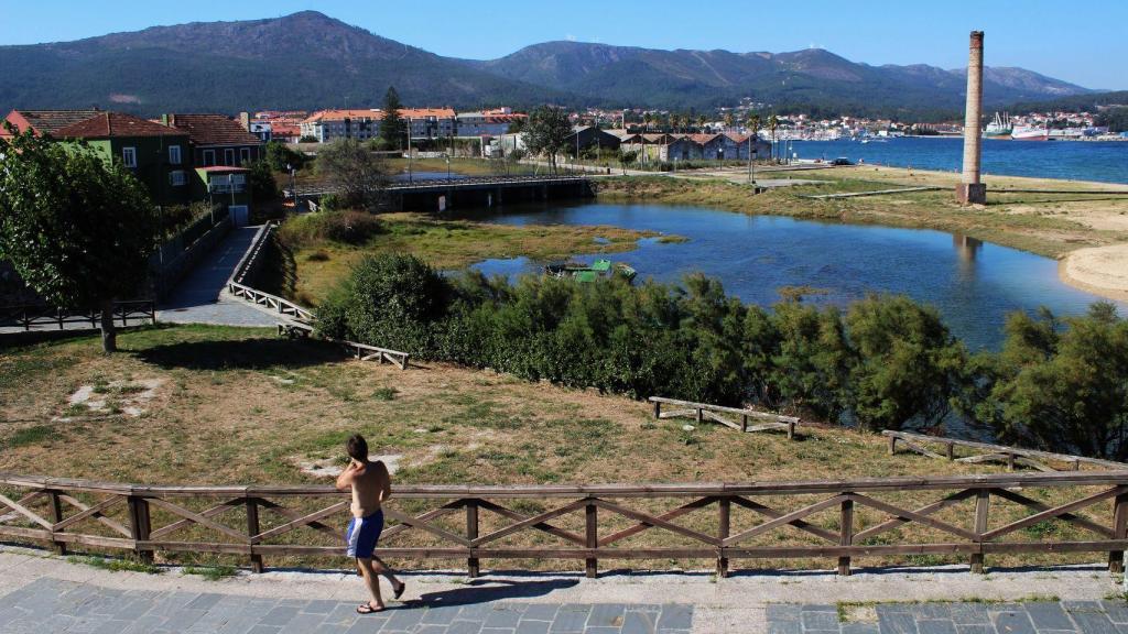 Los feriantes se instalaron en esta explanada junto al camino que siguió Diana.