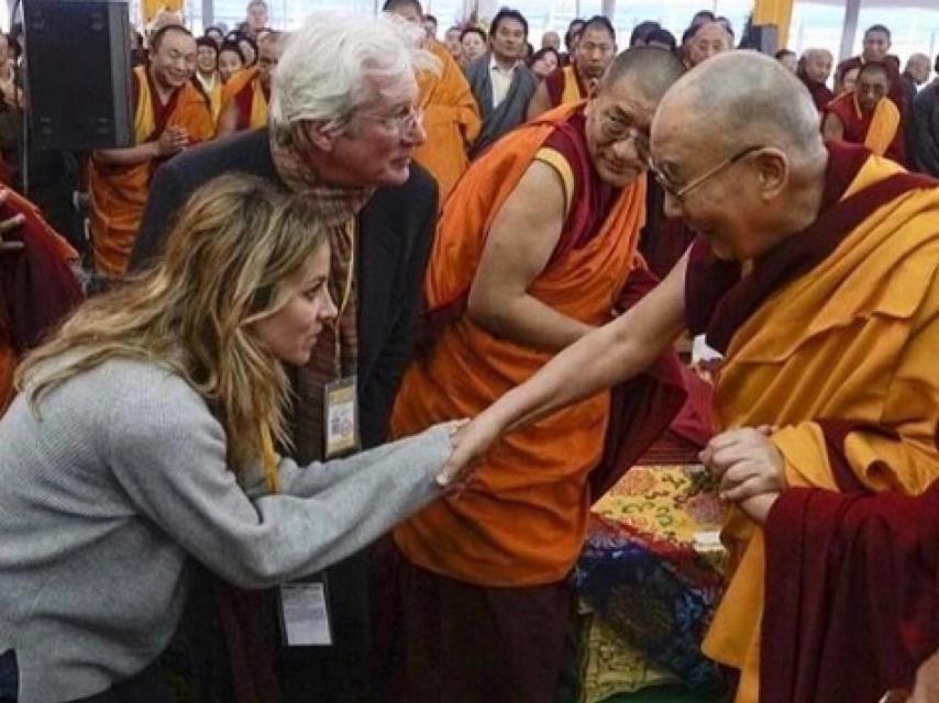 Momento del encuentro entre la gallega y el Dalai Lama.