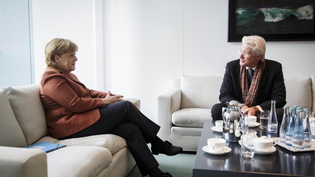 Encuentro entre la canciller Angela Merkel y Richard Gere hace tan sólo unos días.