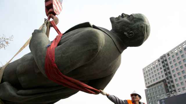 La estatua depuesta de Lenin en Ulan Bator, Mongolia.