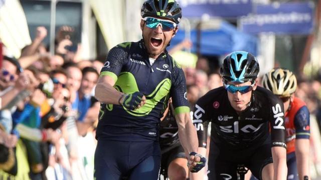 Alejandro Valverde celebra el liderato.