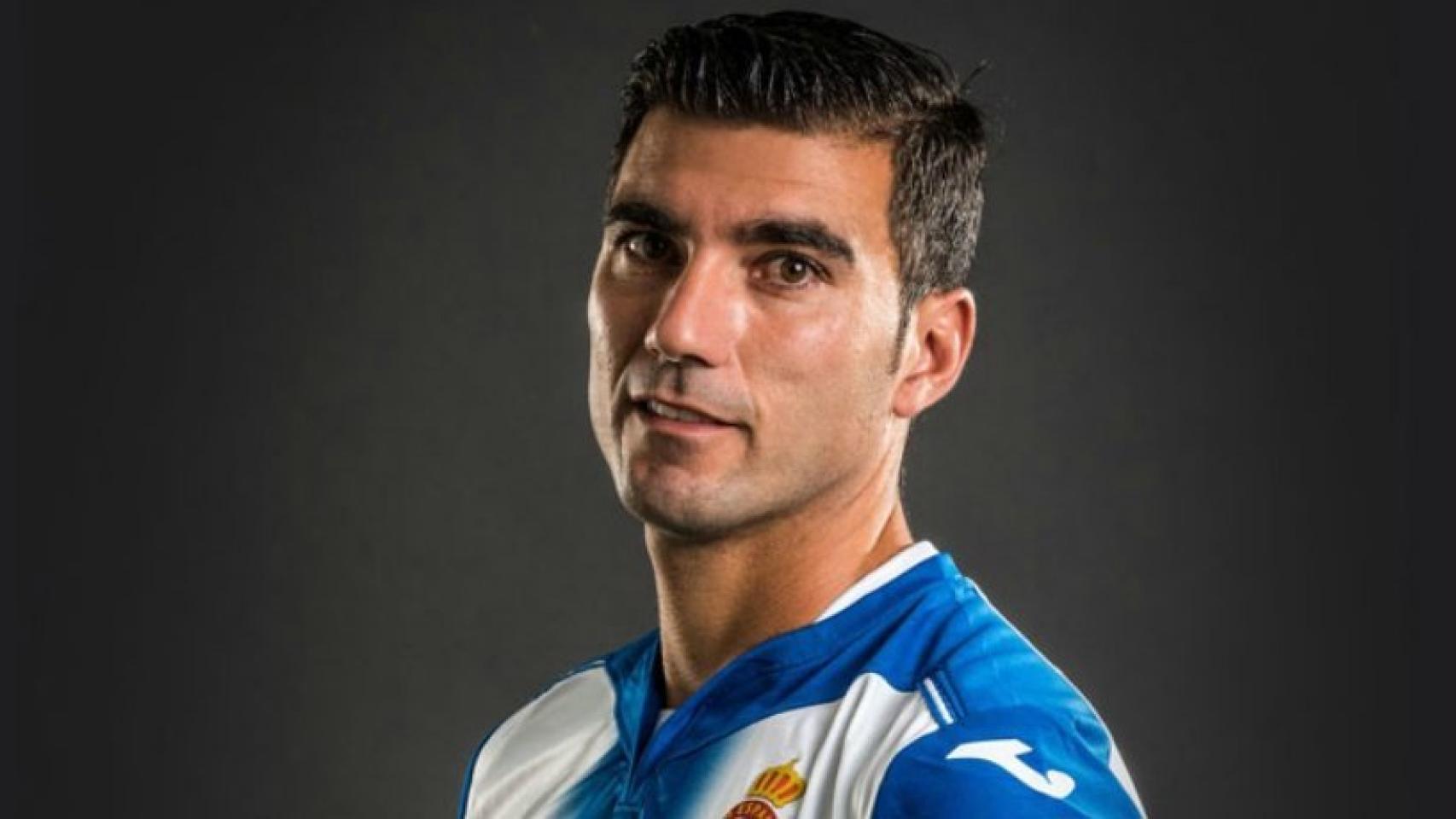 Reyes con la camiseta del Espanyol. Foto rcdespanyol.com