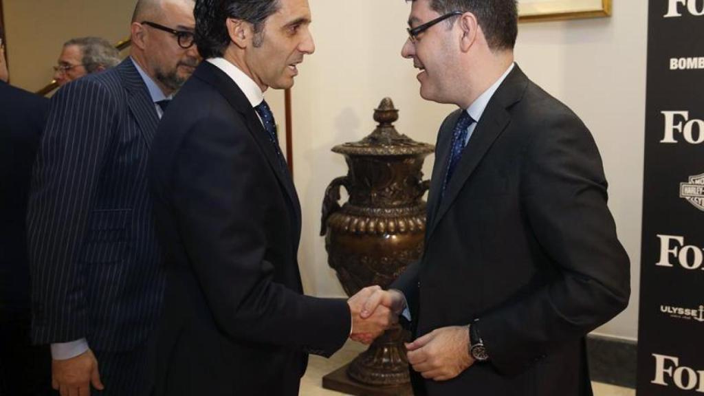 El presidente de Telefónica José María Álvarez-Pallete junto al ministro de Energía Alvaro Nadal y el editor de Forbes Andrés Rodríguez.