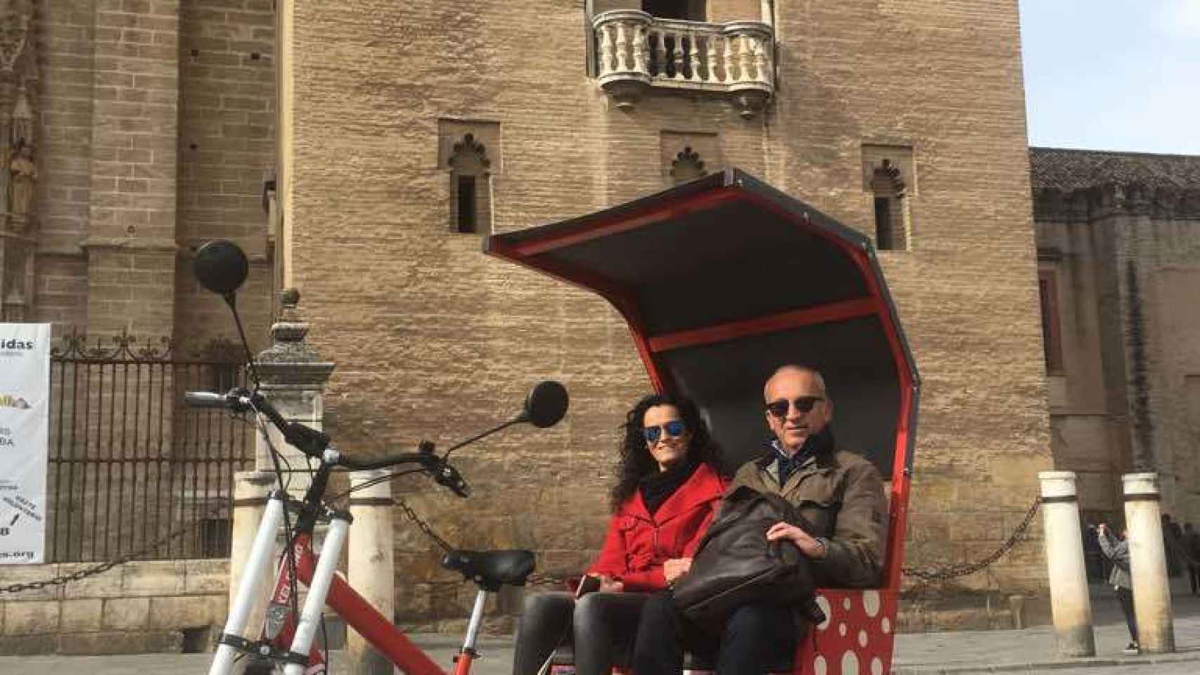 Uno de los triciclos que pueden verse por Sevilla.