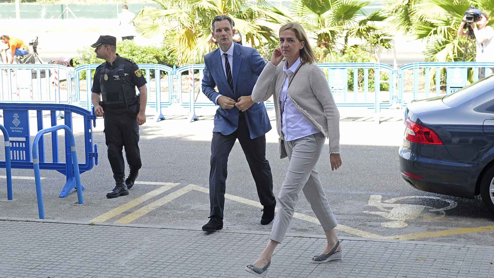 La hija del rey Juan Carlos y su marido entrando en los juzgados de Palma