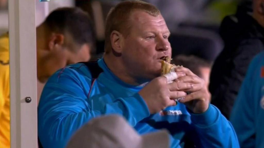 Wayne Shaw en el partido ante el Arsenal.