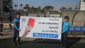 Pancarta en uno de los partidos del fútbol base en Castellón.