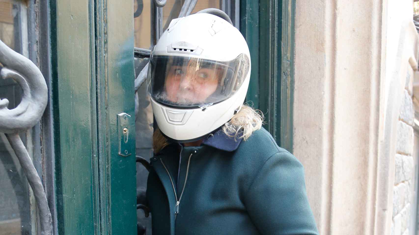 Ana Urdangarin, este martes a las puertas de su casa, en Barcelona