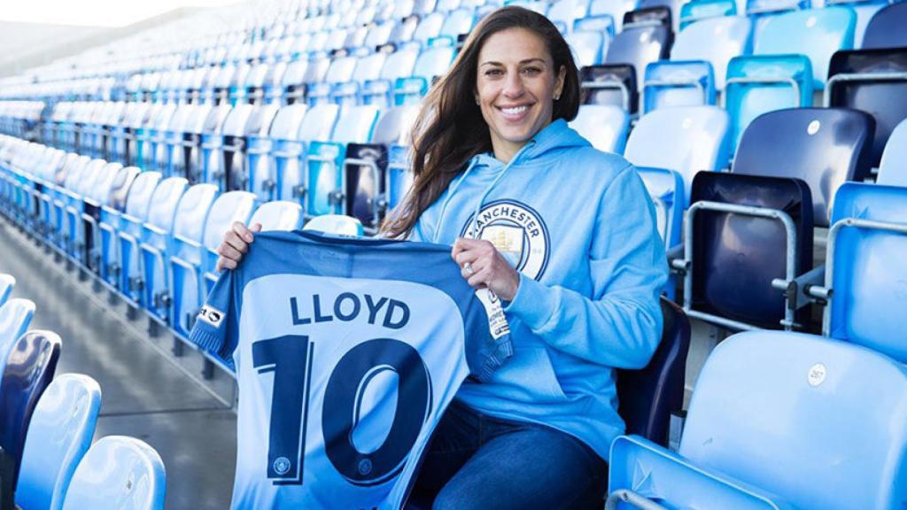 Carli Lloyd en su presentación con el Manchester City. Foto: mancity.com