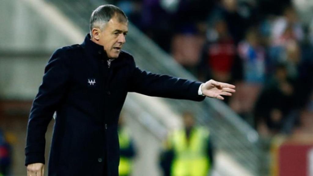 Lucas Alcaraz dirigiendo un partido. Foto: granadacf.es