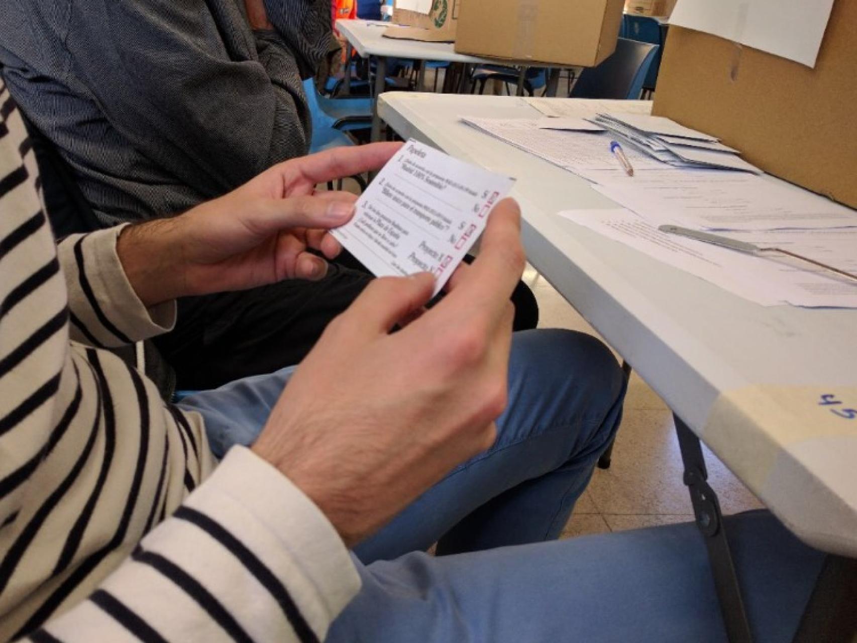 Una de las papeletas recontadas en Matadero.