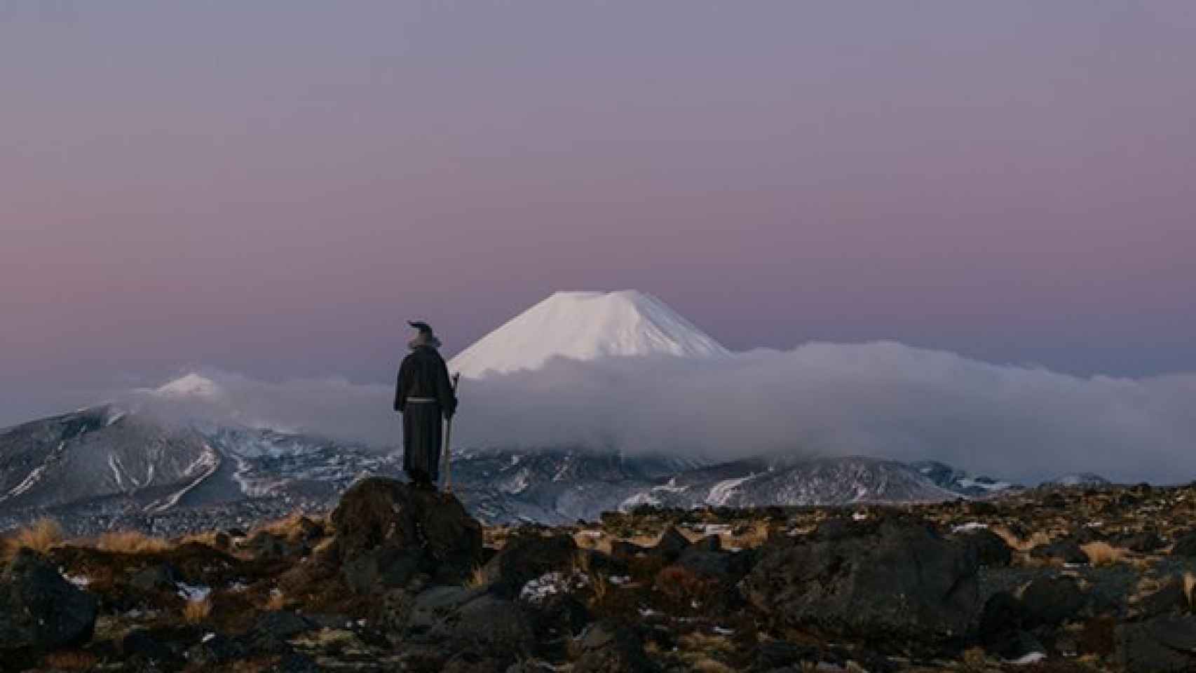 Una de las imágenes tomadas por Akhil Suhas frente al Monte Ngauruhoe (Mordor).