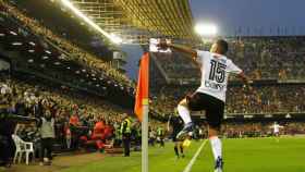Orellana celebra su gol ante el Madrid. Foto: valenciacf.com