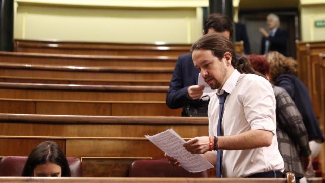 Iglesias, repasando su intervención antes de la sesión de control de este miércoles