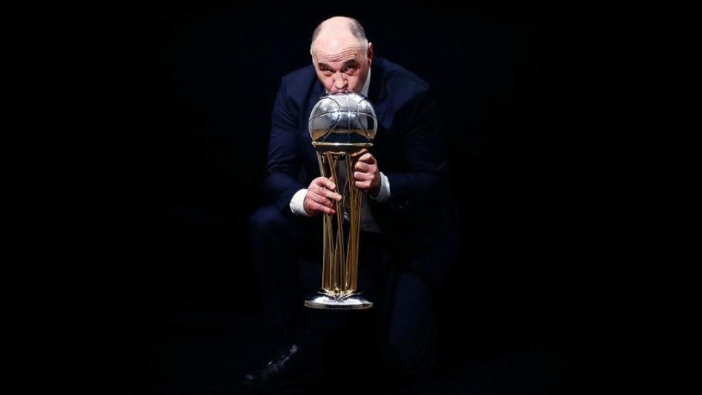 Pablo Laso posa con una Copa del Rey muy merecida