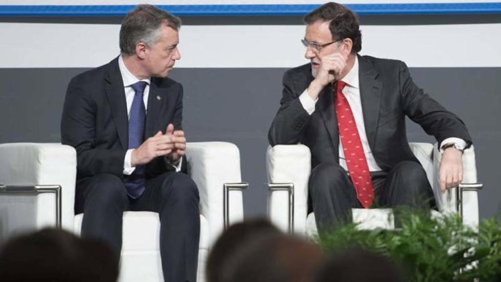 Urkullu conversa con Rajoy.