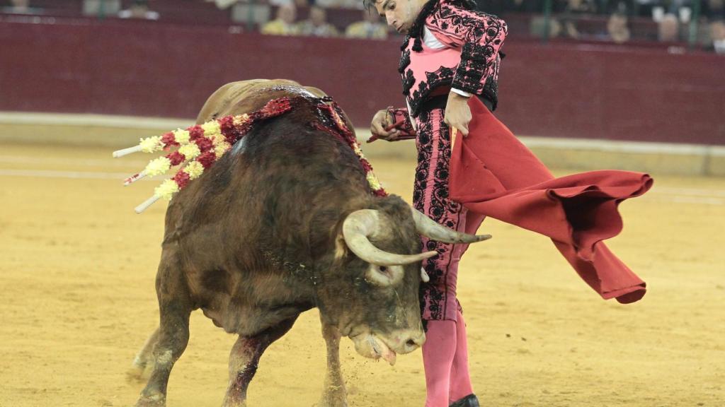 Cayetano Rivera durante un festejo taurino con motivo de la Feria del Pilar 2016.