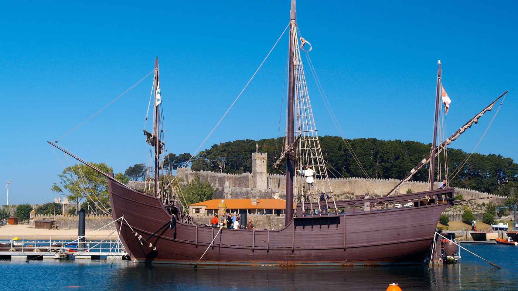 La carabela Pinta llegó a Baiona el 1 de marzo de 1493. Fue el primer lugar de Europa en conocer el descubrimiento de América.