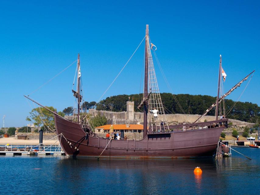 La carabela Pinta llegó a Baiona el 1 de marzo de 1493. Fue el primer lugar de Europa en conocer el descubrimiento de América.