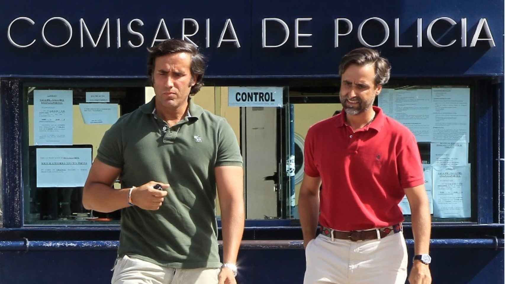 Francisco Javier y Álvaro Ruiz-Mateos saliendo de comisaría.