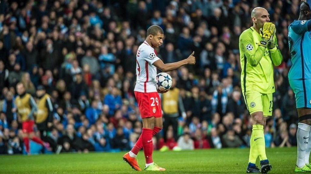 Mbappé jugando con el Mónaco. Foto: Twitter (@KMbappe)