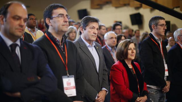 Javier Fernández, presidente de la Gestora del PSOE, en el centro, este sábado en Madrid.