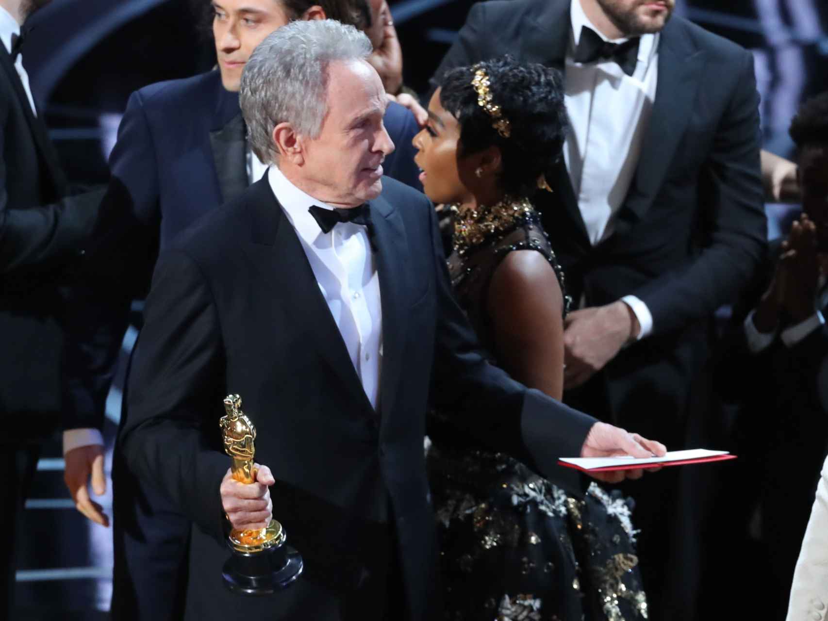 Confusión y nervios, en el último momento de la gala de los Oscar.