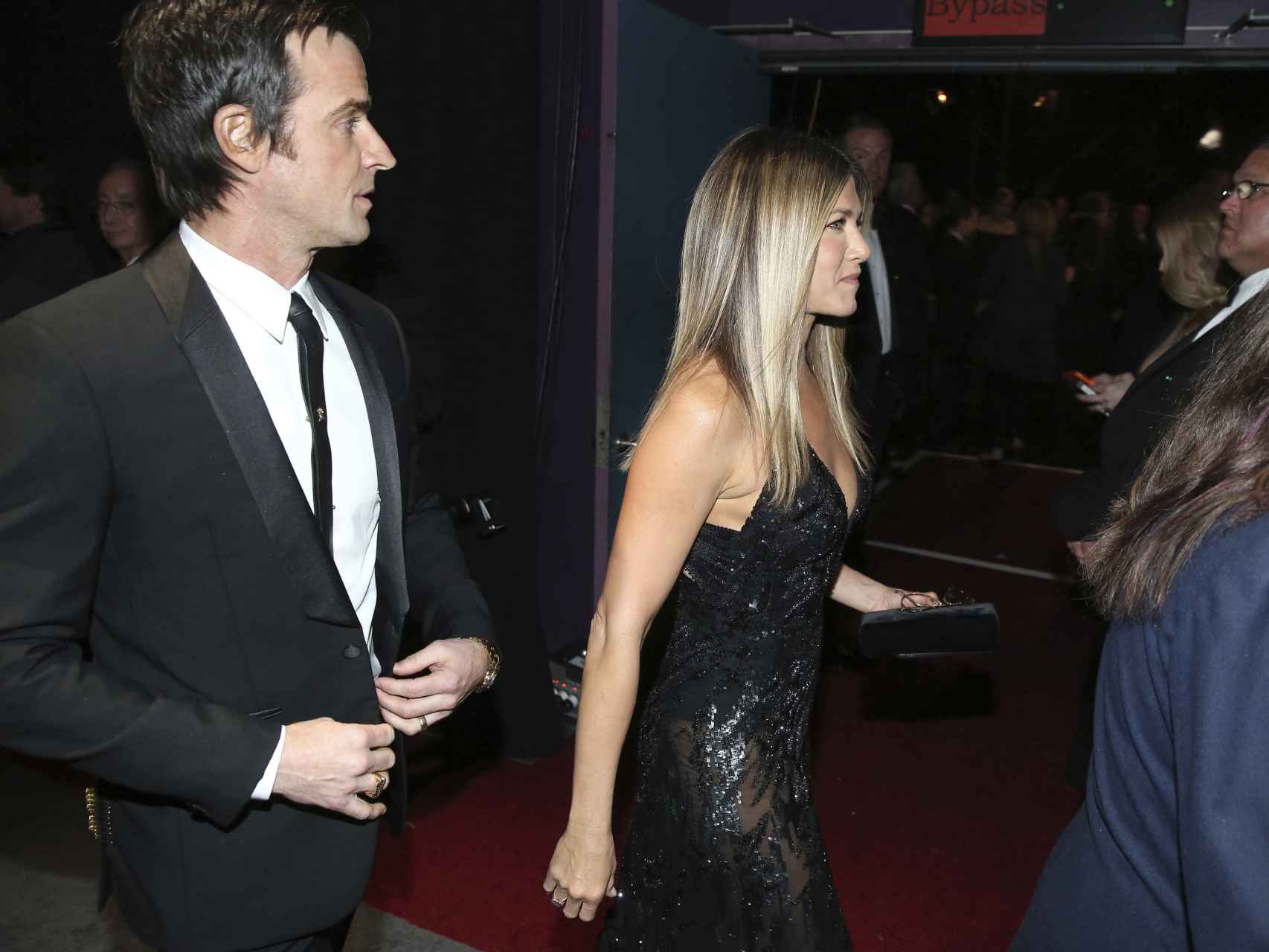 Jennifer Aniston llega a la ceremonia junto a su marido Justin Theroux.