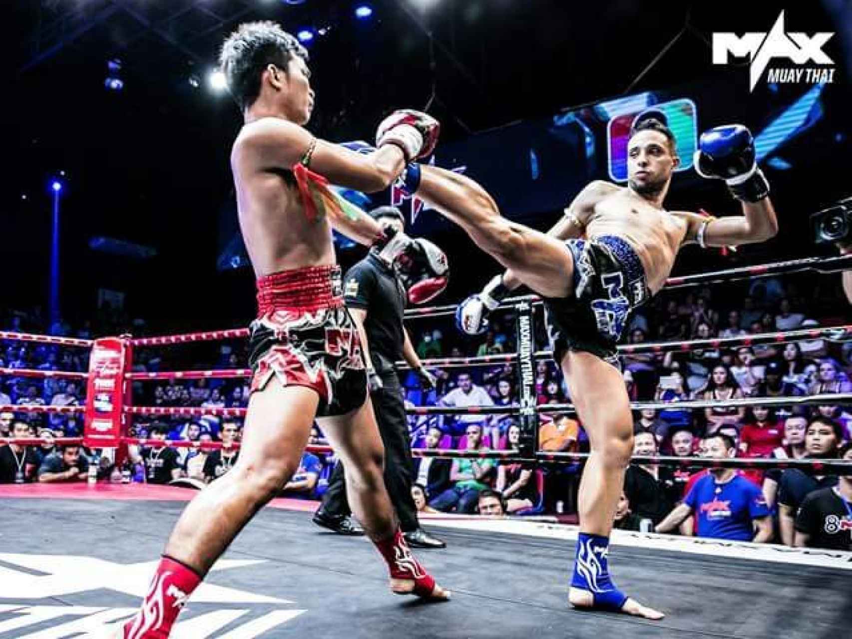 Sebastián Vargas en uno de sus combates de Muay Thai.