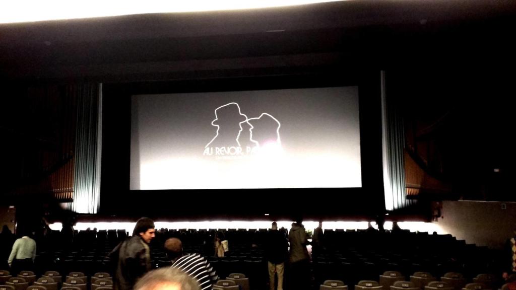 La gente entra a la sala en el último pase de los cines Palafox.