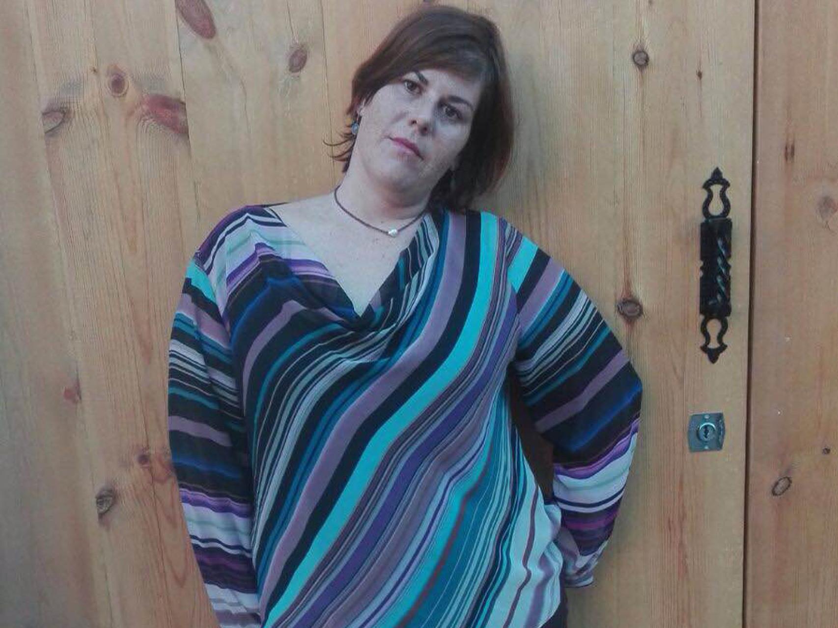 Elena Andía va vestida en esta foto con la misma ropa que llevaba el día de la entrevista