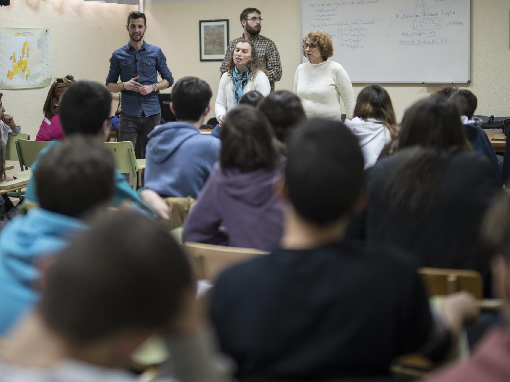 Jugando en clase a que sólo un alumno es heterosexual y el resto, gays y  lesbianas: ¿cómo te sentirías?