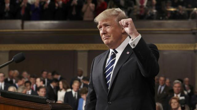 Trump se dirigió el martes por primera vez a las cámaras de Congreso.