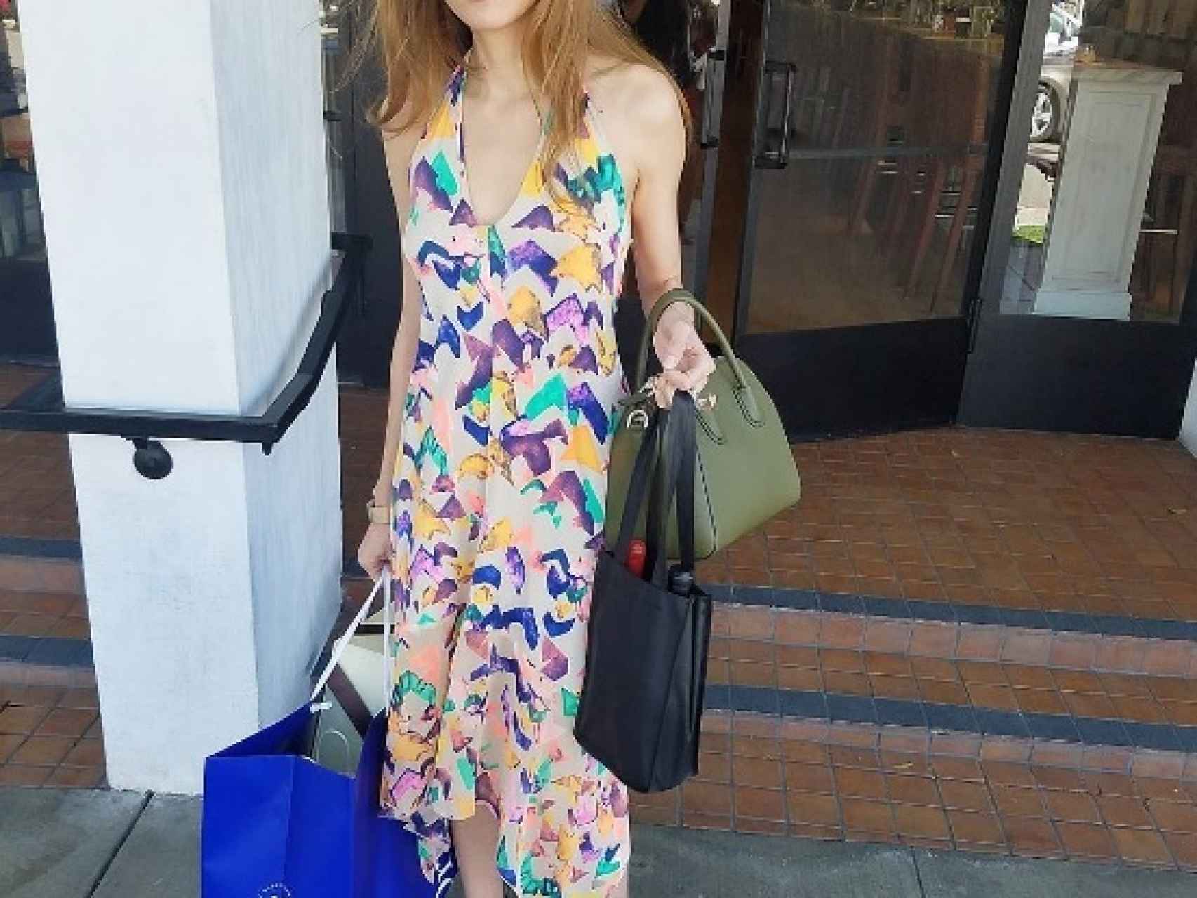La actriz, de compras por las calles de Los Ángeles.