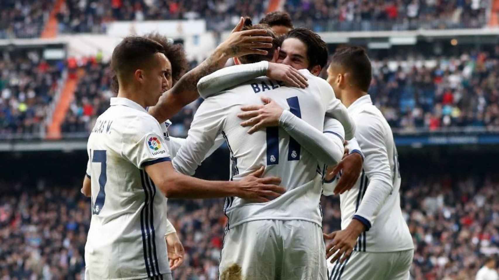 Bale celebra su gol con sus compañeros