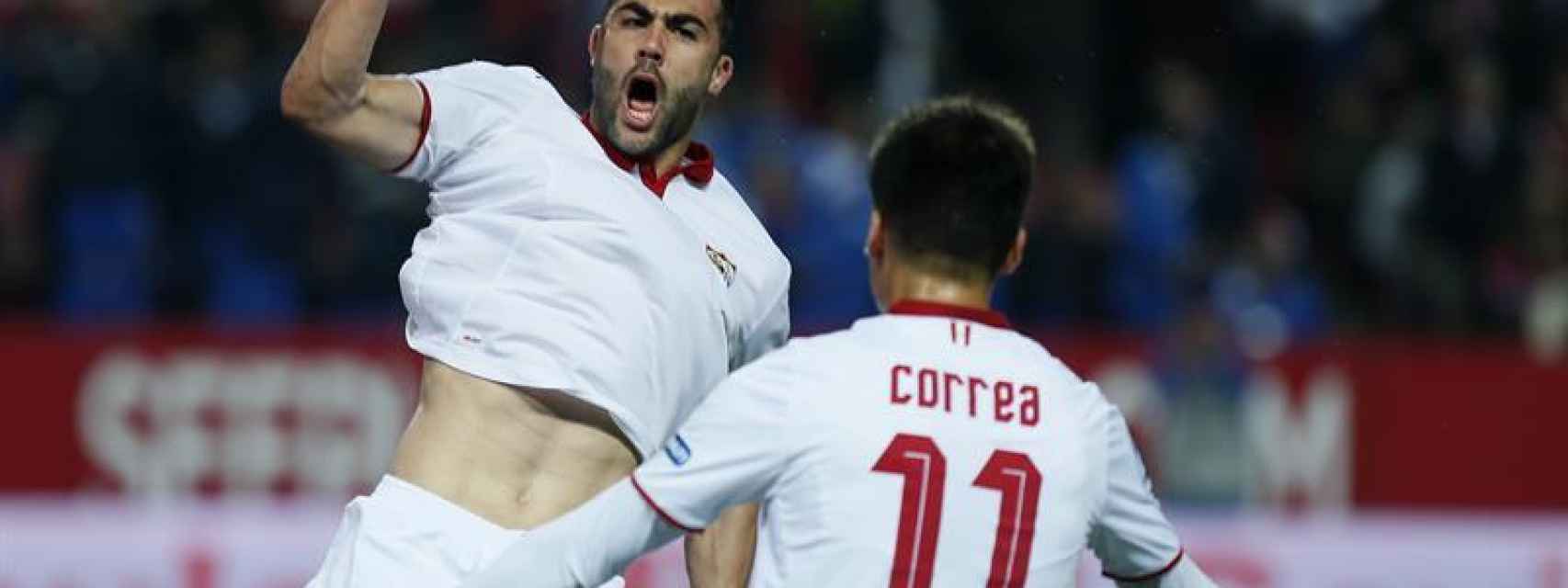 Iborra celebra un gol con el Sevilla.