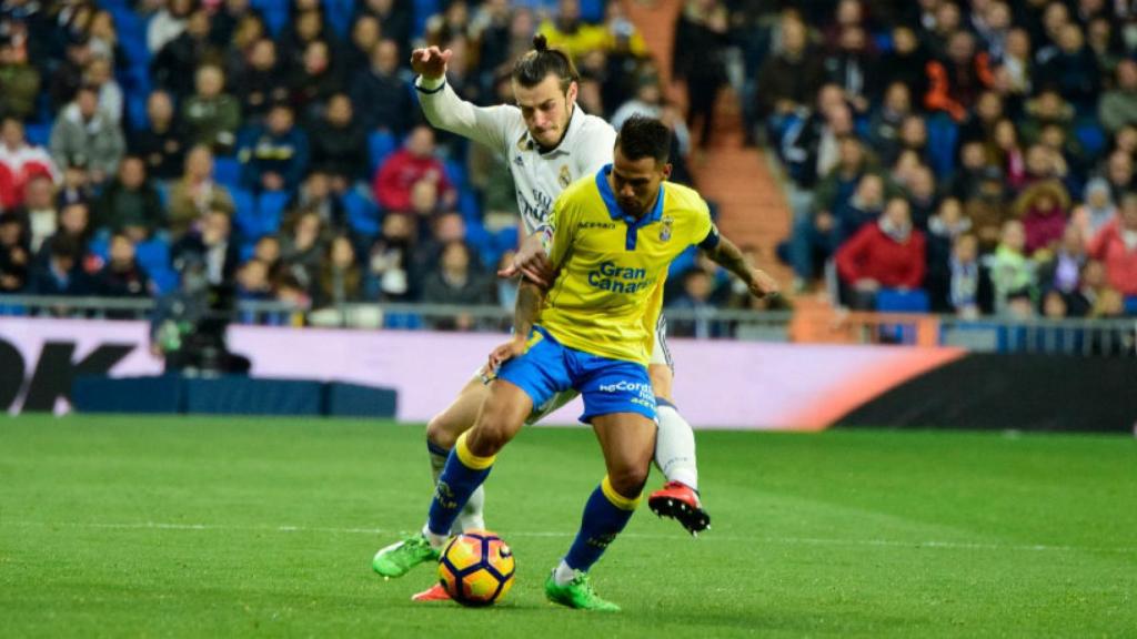 Bale comete una falta que le costaría la expulsión. Foto: Lucía Contreras / El Bernabéu