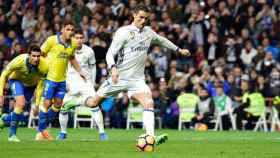 Cristiano lanza el penalti ante Las Palmas. Foto: Lucía Contreras / El Bernabéu