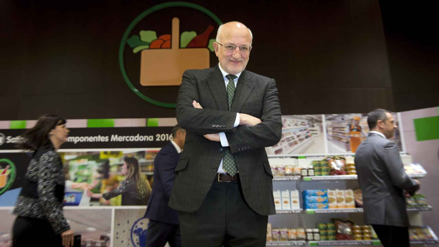 El presidente de Mercadona, Juan Roig, durante la presentación hoy de los resultados de la compañía de 2016 y las previsiones para el presente año.