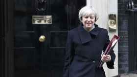 La primera ministra May abandona su residencia en Downing Street