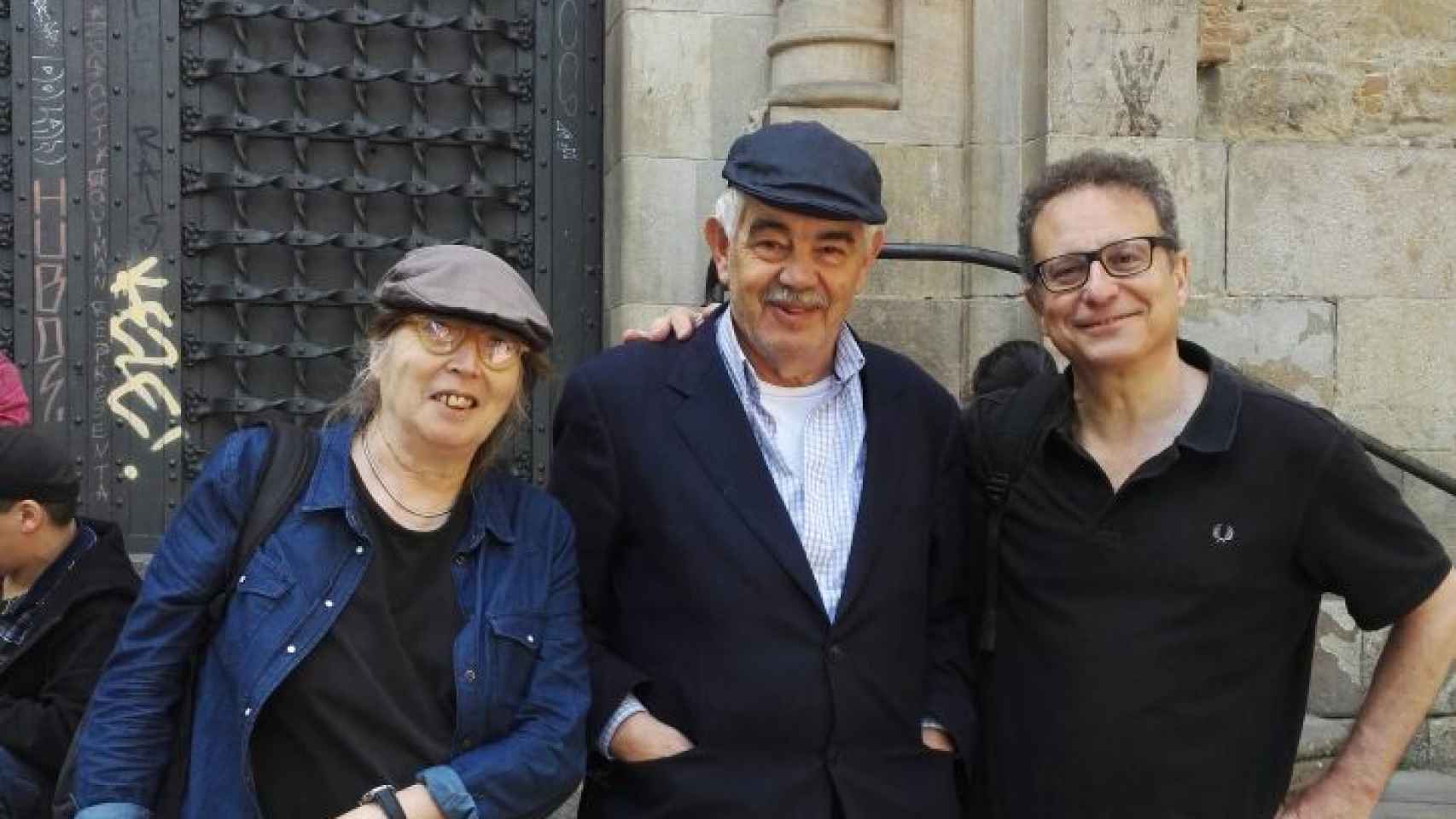 Pasqual Maragall de paseo con sus amigos Àngela Vinent y Àlex Masllorens