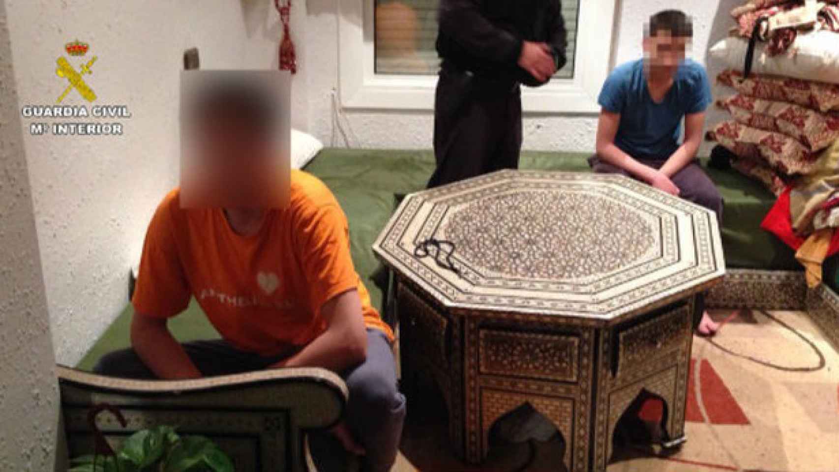 Imagen de la operación en la que fueron detenidos dos menores gemelos por yihadismo.