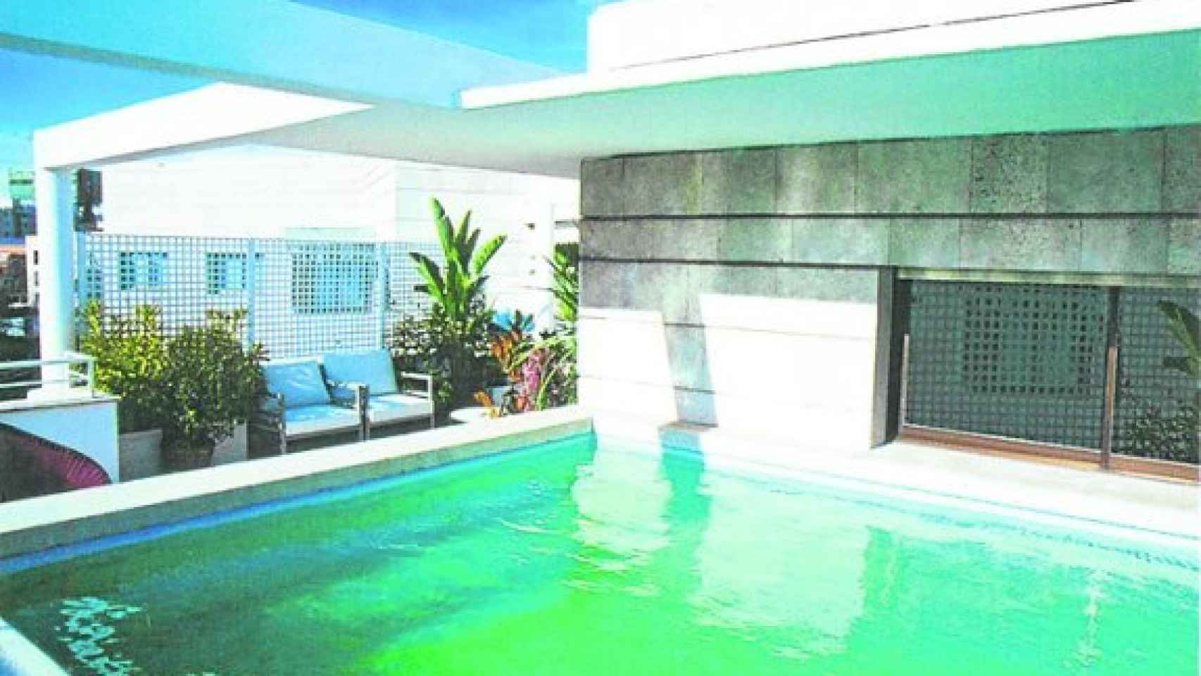 La piscina privada de Ana Boyer y Fernando Verdasco en su ático de Madrid.