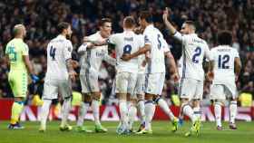 Los jugadores del Madrid celebran un gol ante el Nápoles !