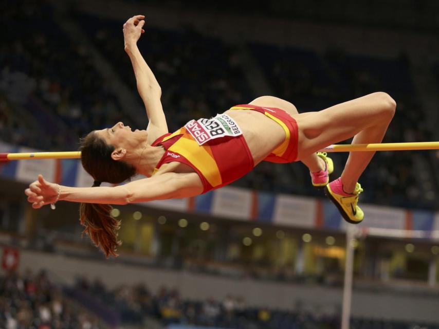Ruth Beitia salta en el Europeo de Belgrado.