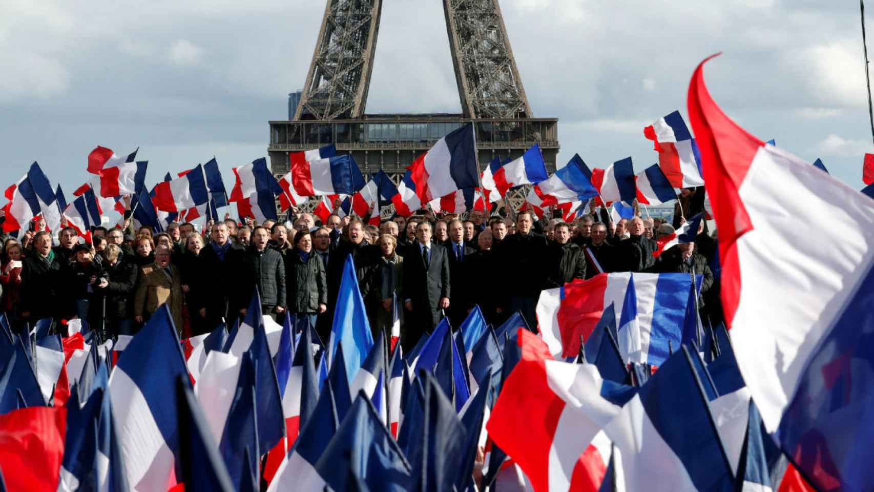 Una multitud ha acompañado a Fillon en la plaza de Trocadero.
