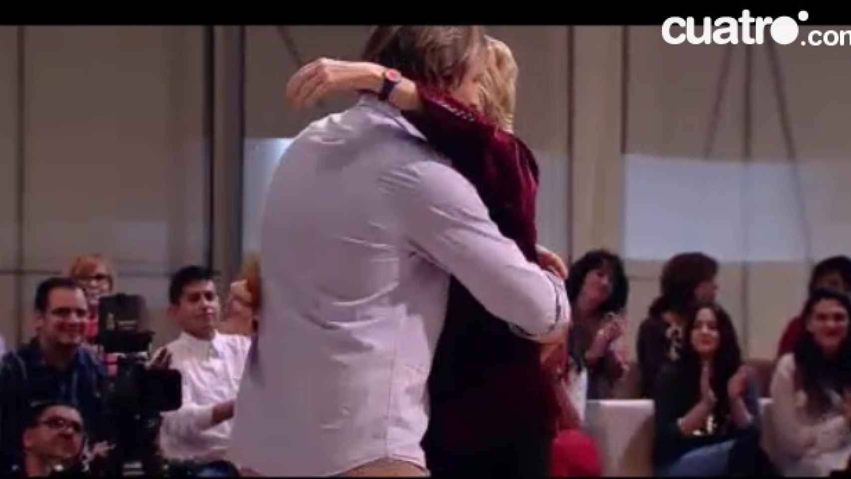 Milá abraza a Ismael Beiro, el ganador de Gran Hermano 1.