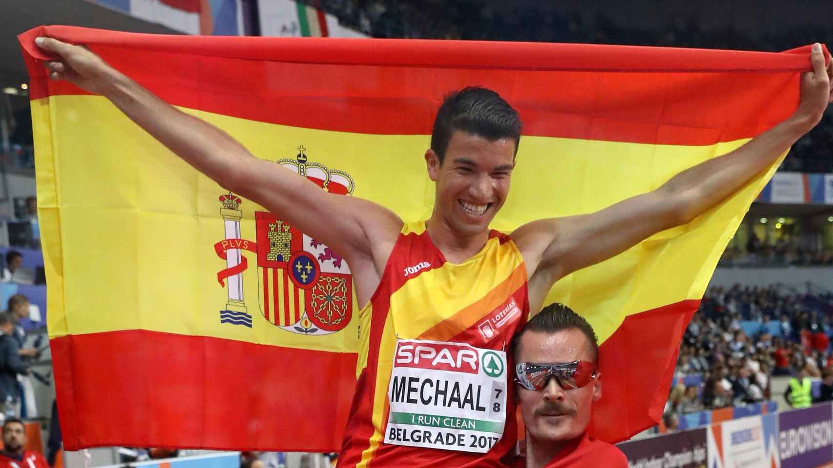 Adel Mechaal celebra su título europeo en Belgrado.