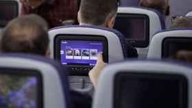 Pantalla de televisión de un avión en una imagen de archivo.